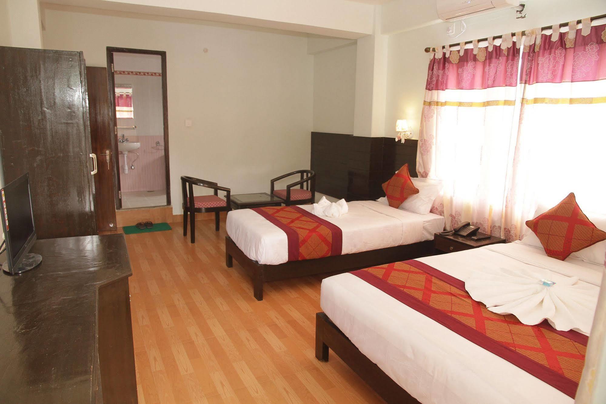 Hotel Center Lake 포카라 외부 사진