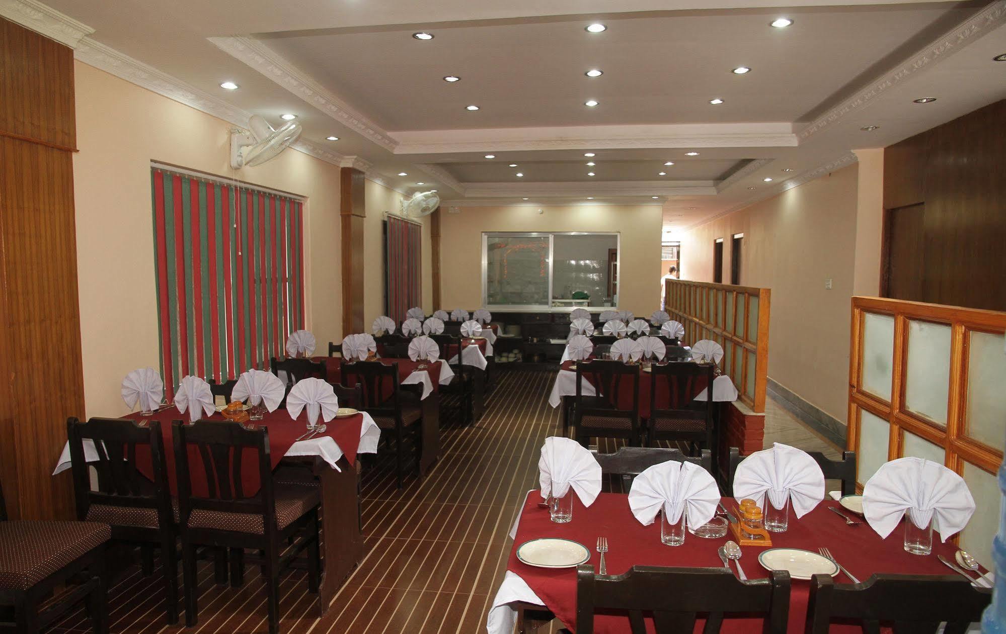 Hotel Center Lake 포카라 외부 사진